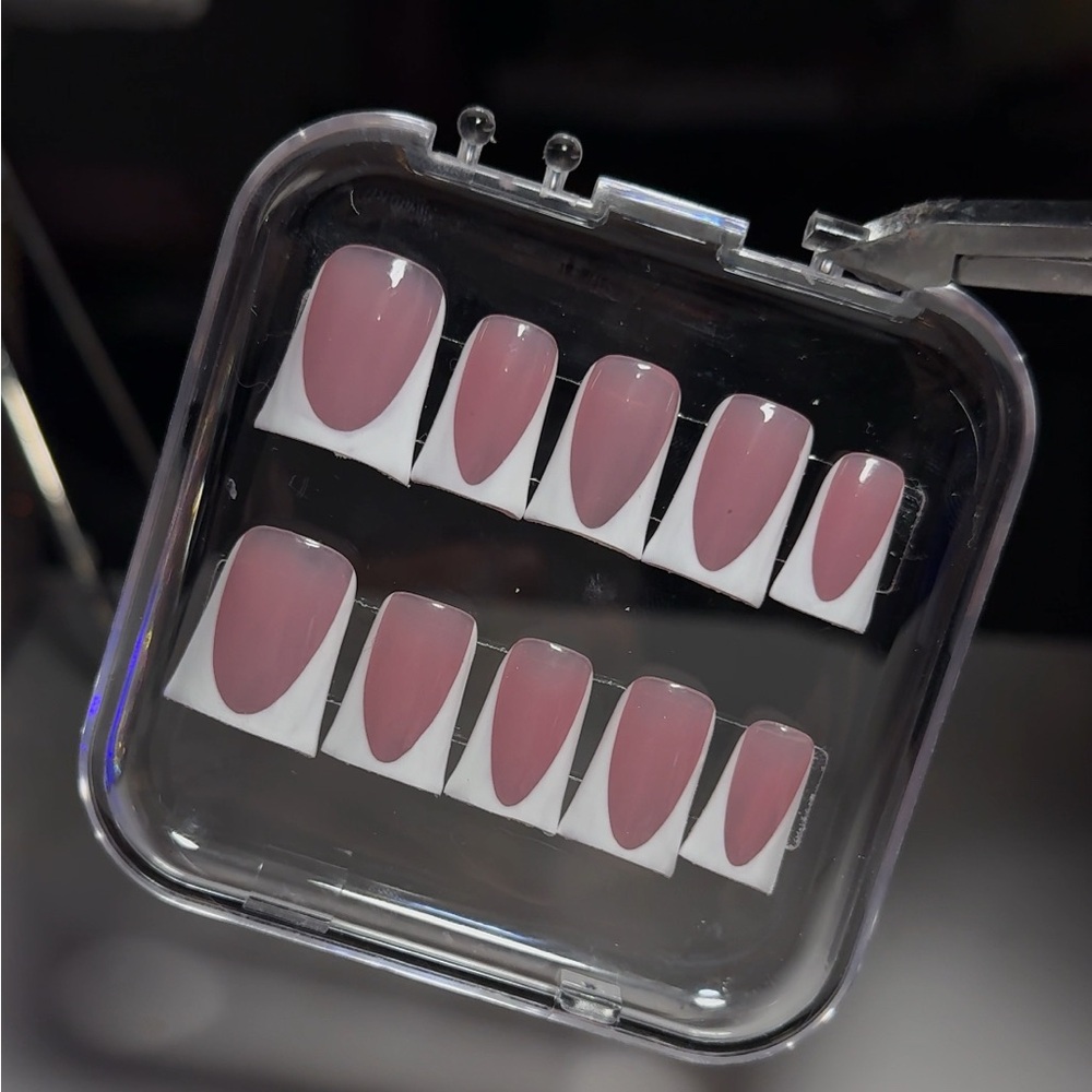 Pink Press-On Nails Set